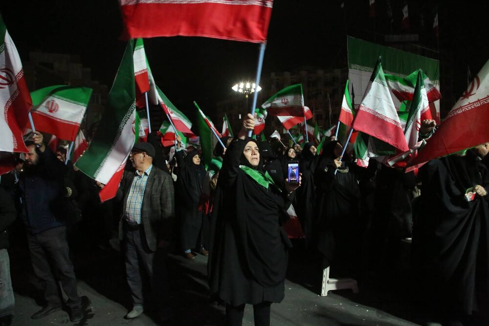 حضور پرشور شهروندان منطقه ۱۰ در میادین جمهوری و بریانک