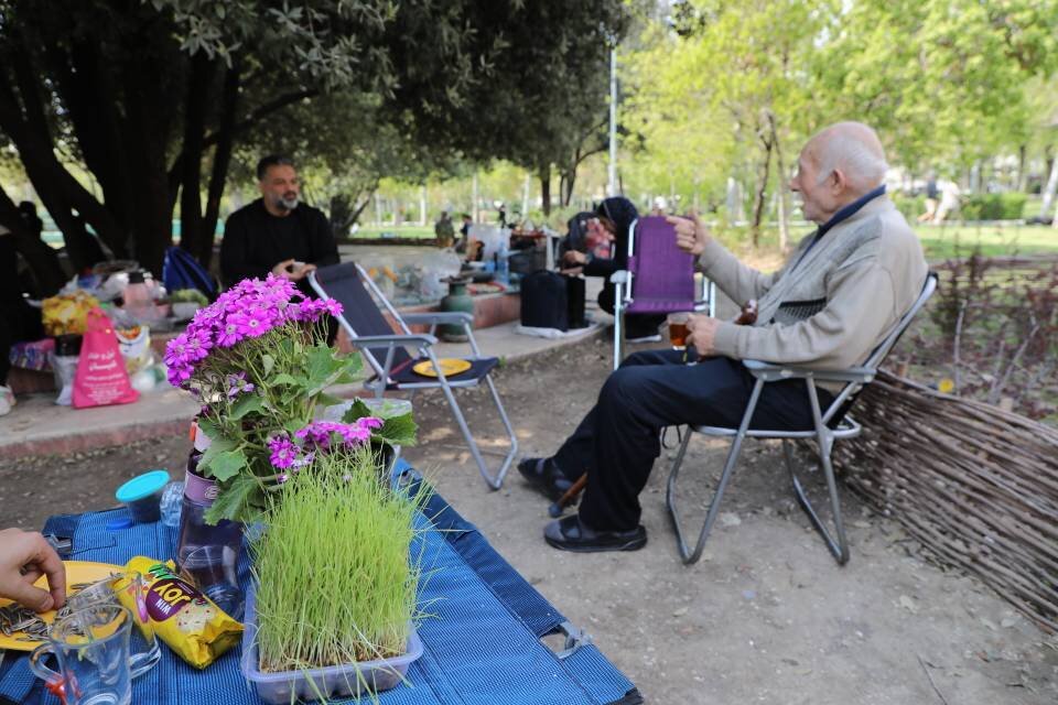 برگزاری آیین سیزده‌بدر و دورهمی خانوادگی در بوستان‌های منطقه ۱۳