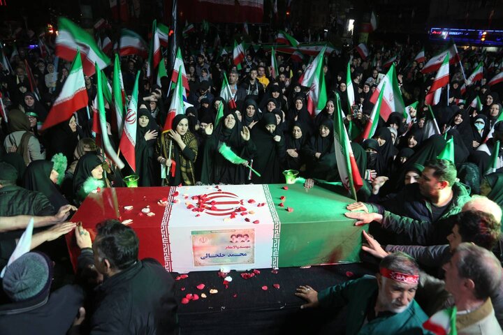 تجمع شب سی‌وچهارم در میدان جمهوری اسلامی