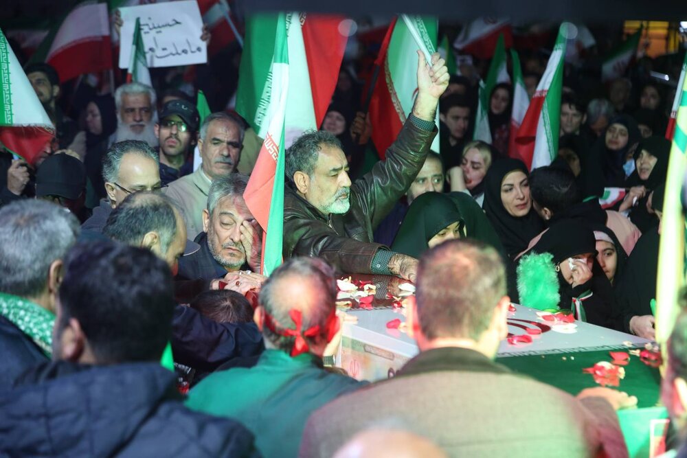 تجمع شب سی‌وچهارم در میدان جمهوری اسلامی
