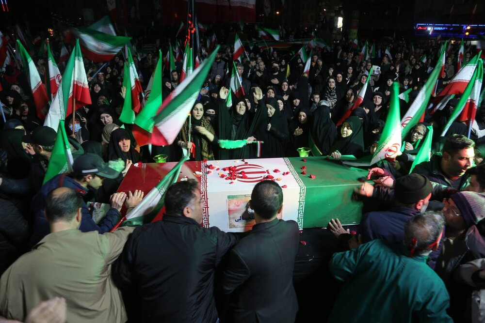 تجمع شب سی‌وچهارم در میدان جمهوری اسلامی