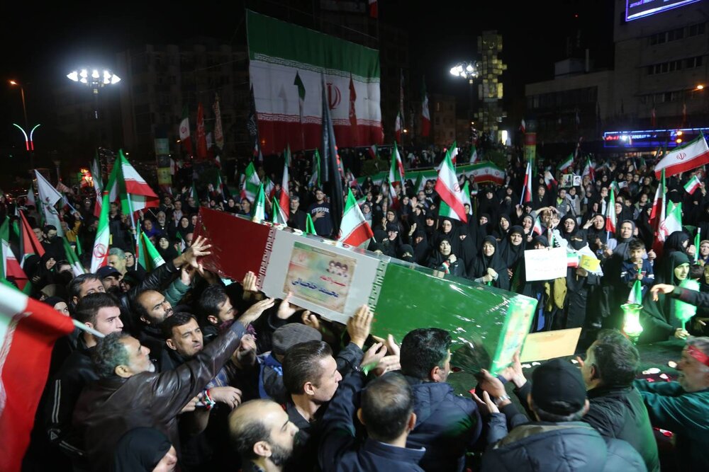 تجمع شب سیوچهارم در میدان جمهوری اسلامی