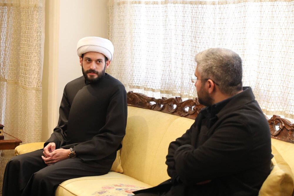 دیدار شهردار منطقه ۱۳ با خانواده شهید «علیرضا بیات»&nbsp;معاون شورای عالی امنیت ملی &nbsp;ایران