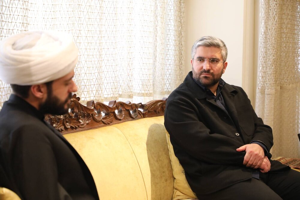 دیدار شهردار منطقه ۱۳ با خانواده شهید «علیرضا بیات» معاون شورای عالی امنیت ملی ایران
