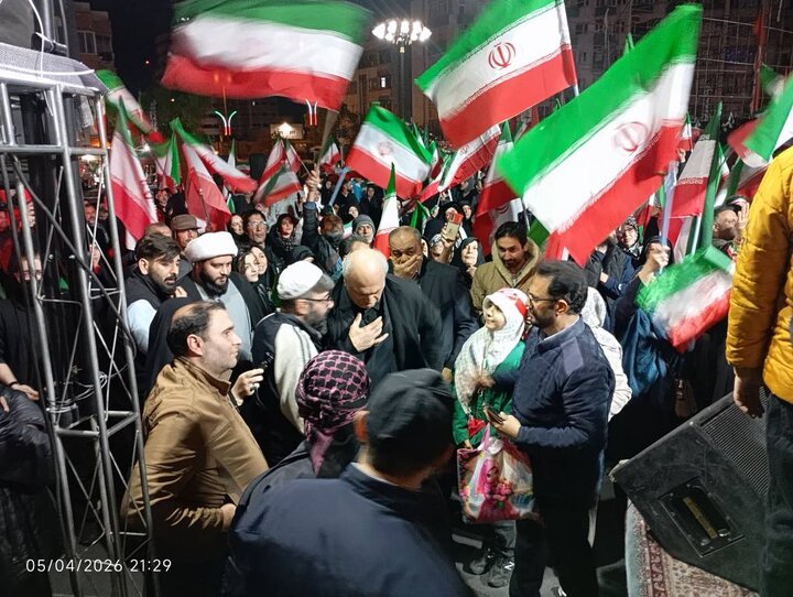 تجمع شب سی‌وششم در میدان جمهوری اسلامی؛ افتخار بهمن دان به ایران