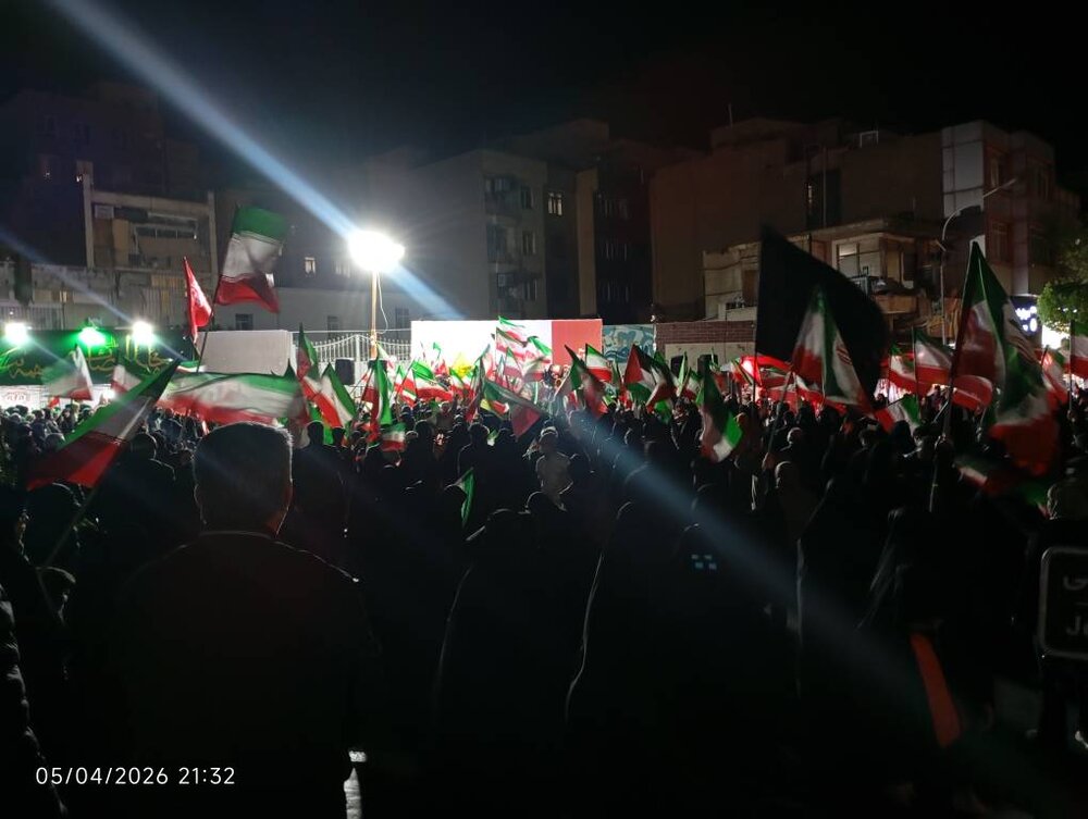 تجمع شب سیوششم در میدان جمهوری اسلامی؛ افتخار بهمن دان به ایران