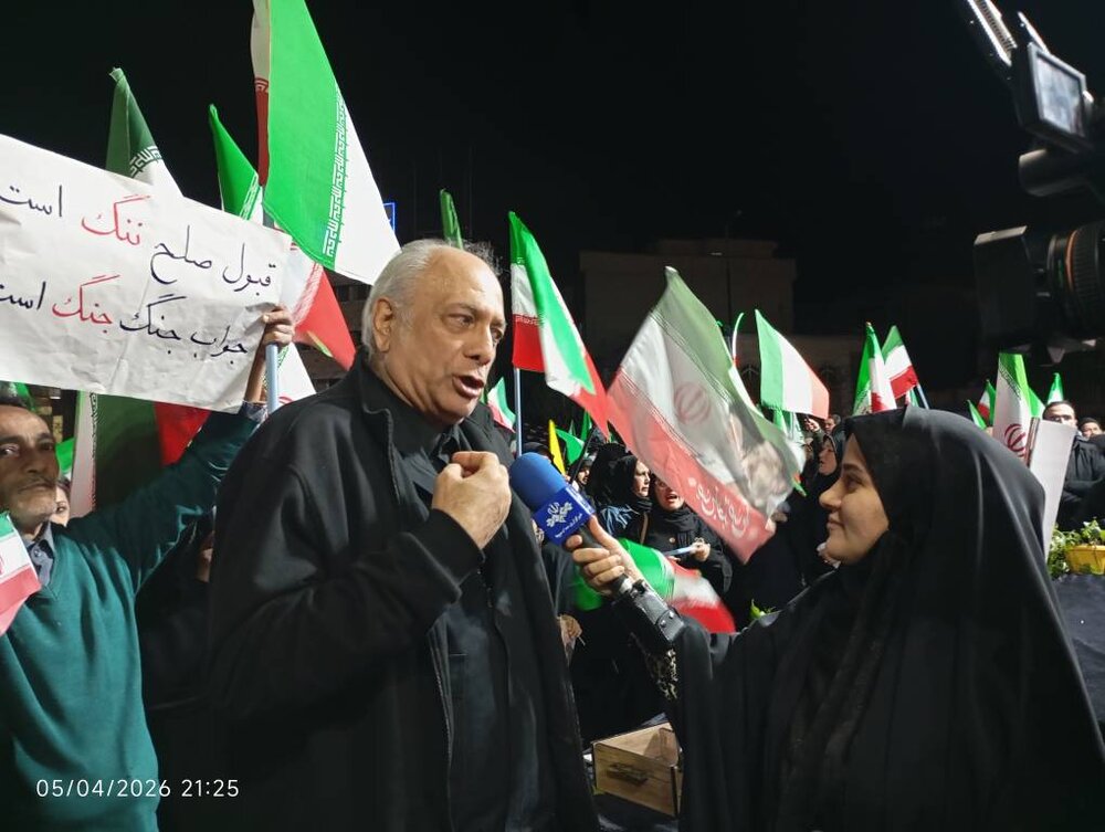 تجمع شب سی‌وششم در میدان جمهوری اسلامی؛ افتخار بهمن دان به ایران