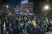 تجمع حماسی شب سی‌ونهم در میدان جمهوری اسلامی با سخنرانی حاج حسین یکتا؛ همصدایی مردم در آستانه اربعین رهبر شهید