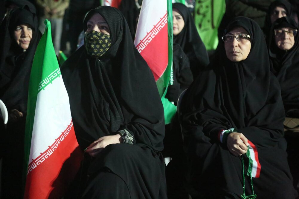 تجمع حماسی شب سی‌ونهم در میدان جمهوری اسلامی با سخنرانی حاج حسین یکتا؛ همصدایی مردم در آستانه اربعین رهبر شهید