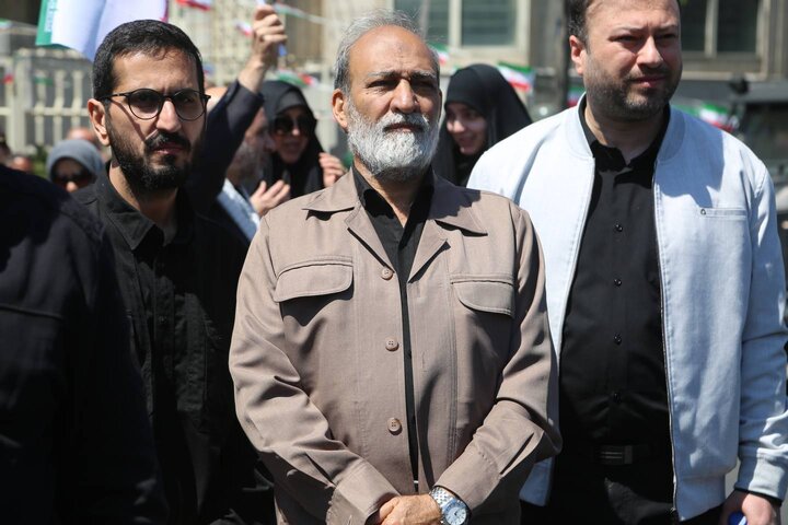 حضور فروزنده در مراسم گرامیداشت چهلمین روز شهادت قائد امت امام شهید سید علی حسینی خامنه‌ای