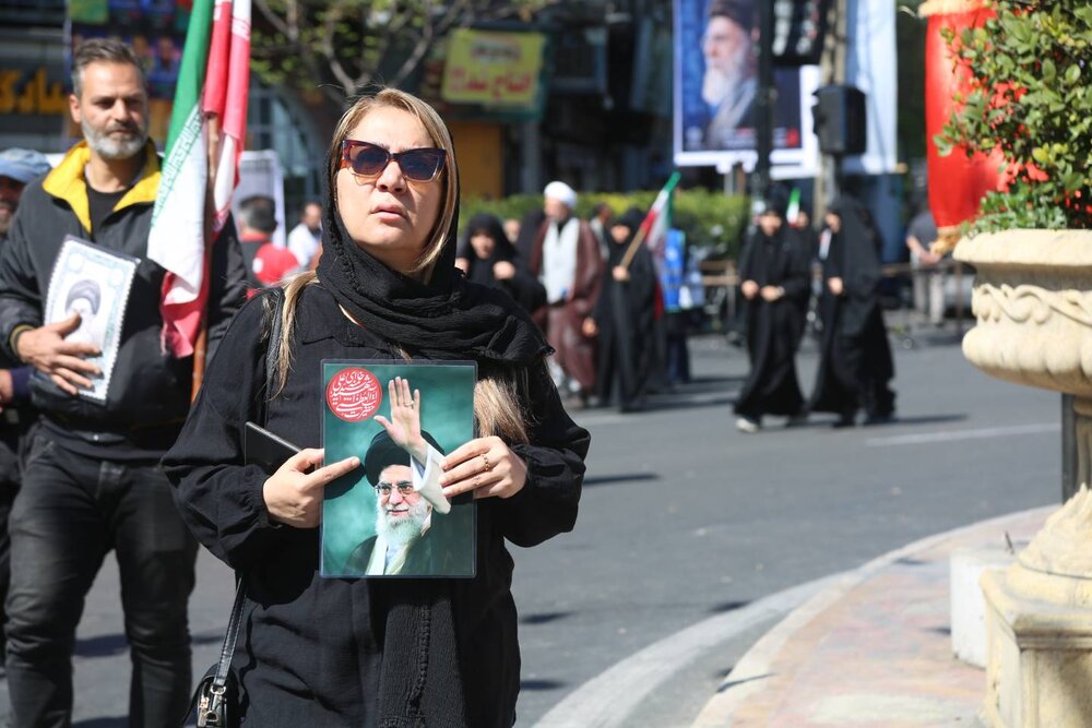 حماسه حضور در راهپیمایی اربعین رهبر شهید؛ جلوهای از شکوه و اقتدار ایران
