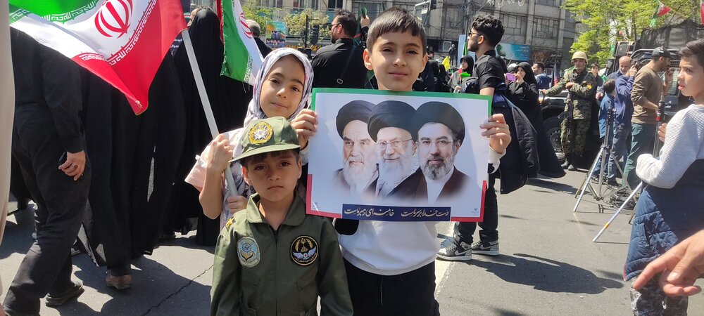 حماسه حضور در راهپیمایی اربعین رهبر شهید؛ جلوه‌ای از شکوه و اقتدار ایران