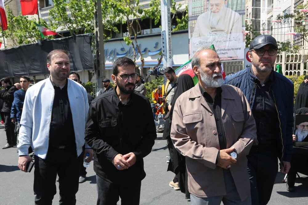 حضور فروزنده در مراسم گرامیداشت چهلمین روز شهادت قائد امت امام شهید سید علی حسینی خامنهای