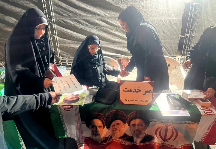 برپایی میز خدمت سلامت در چهلمین شب اجتماع شهروندان منطقه ۲۲ در میدان المپیک