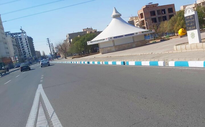 آراستگی سیمای شهری و رنگ‌آمیزی ۳۰ کیلومتری جداول در معابر اصلی و بزرگراهی منطقه ۲۲