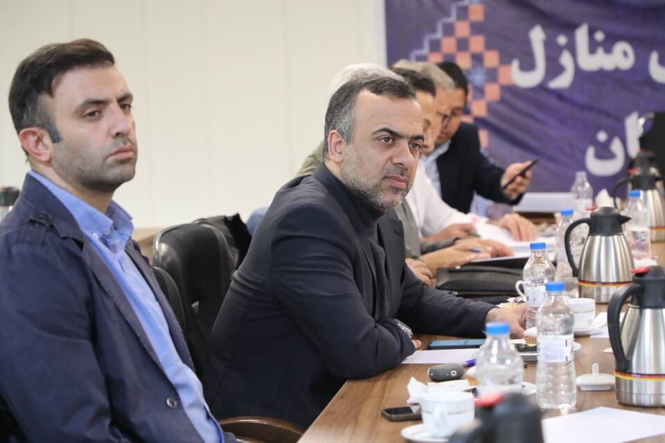 خدمت بیوقفه، صیانت از یکپارچگی مردم در وطن است/ زمانبندی هفتروزه برای اتمام بازسازیهای جزیی اماکن آسیبدیده جنگ سوم در محلههای منطقه ۱۳
