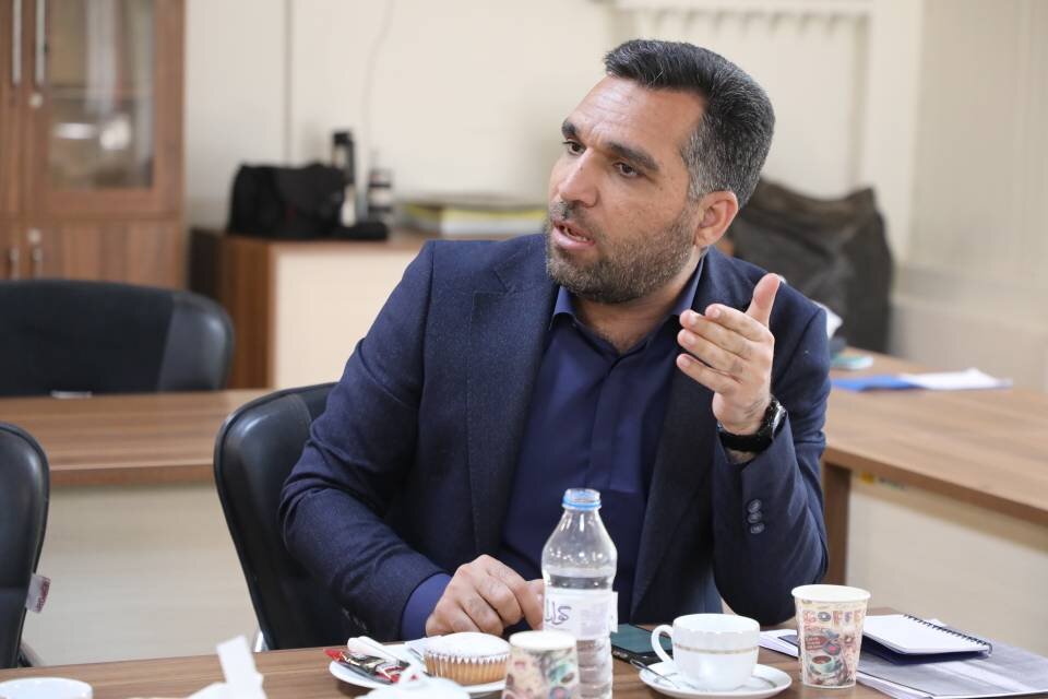 خدمت بی‌وقفه، صیانت از یکپارچگی مردم در وطن است/ زمان‌بندی هفتروزه برای اتمام بازسازی‌های جزیی اماکن آسیب‌دیده جنگ سوم در محله‌های منطقه ۱۳
