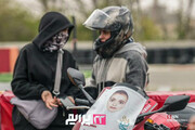 ادای احترام بانوان موتورسوار به شهدای جنگ تحمیلی رمضان در ورزشگاه آزادی