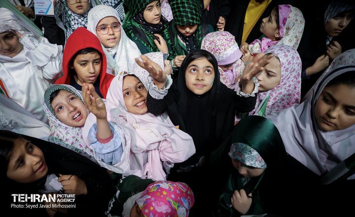 اجتماع دختران کشور دوست