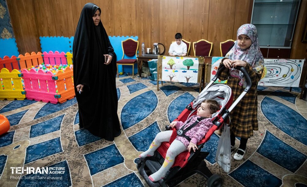 بازدید سخنگوی شهرداری تهران از محل اسکان شهروندان آسیب‌دیده در جنگ رمضان