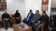 تجلیل شهردار منطقه ۲۱ از خانواده شهید کادر درمان در جنگ رمضان