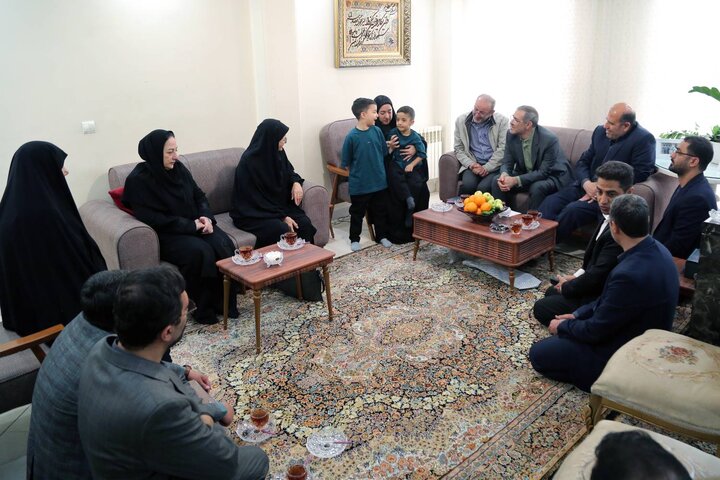 تجلیل از ایثار و پایمردی خانواده شهید "آرمین سمندری" در قلب پایتخت