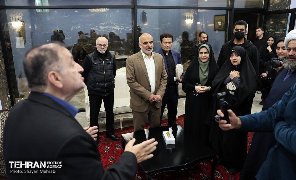 بازدید معاون امور زنان ریاست جمهوری از محل اسکان شهروندان آسیب‌دیده در جنگ رمضان