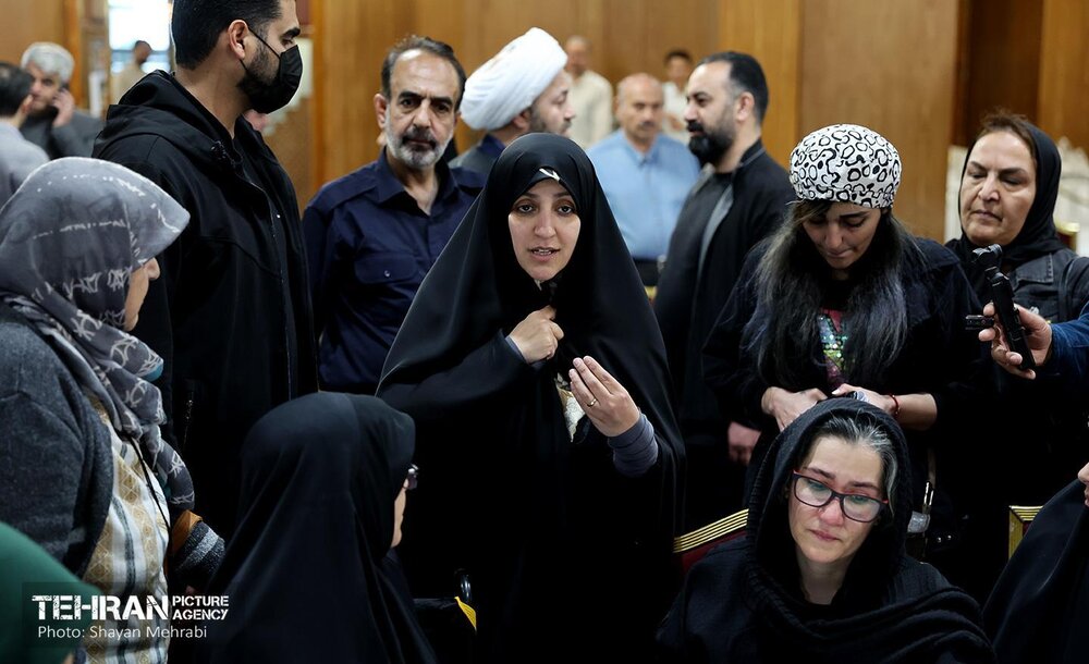 بازدید معاون امور زنان ریاست جمهوری از محل اسکان شهروندان آسیب‌دیده در جنگ رمضان