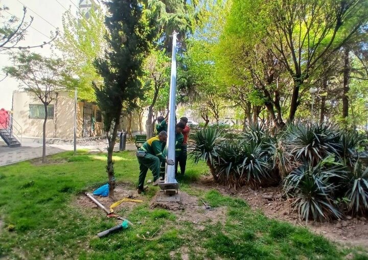 نصب برج‌های نوری مدرن در بوستان‌های سدروس و آلاله/ کاهش ناهنجاری‌های اجتماعی با تامین روشنایی بوستان‌ها