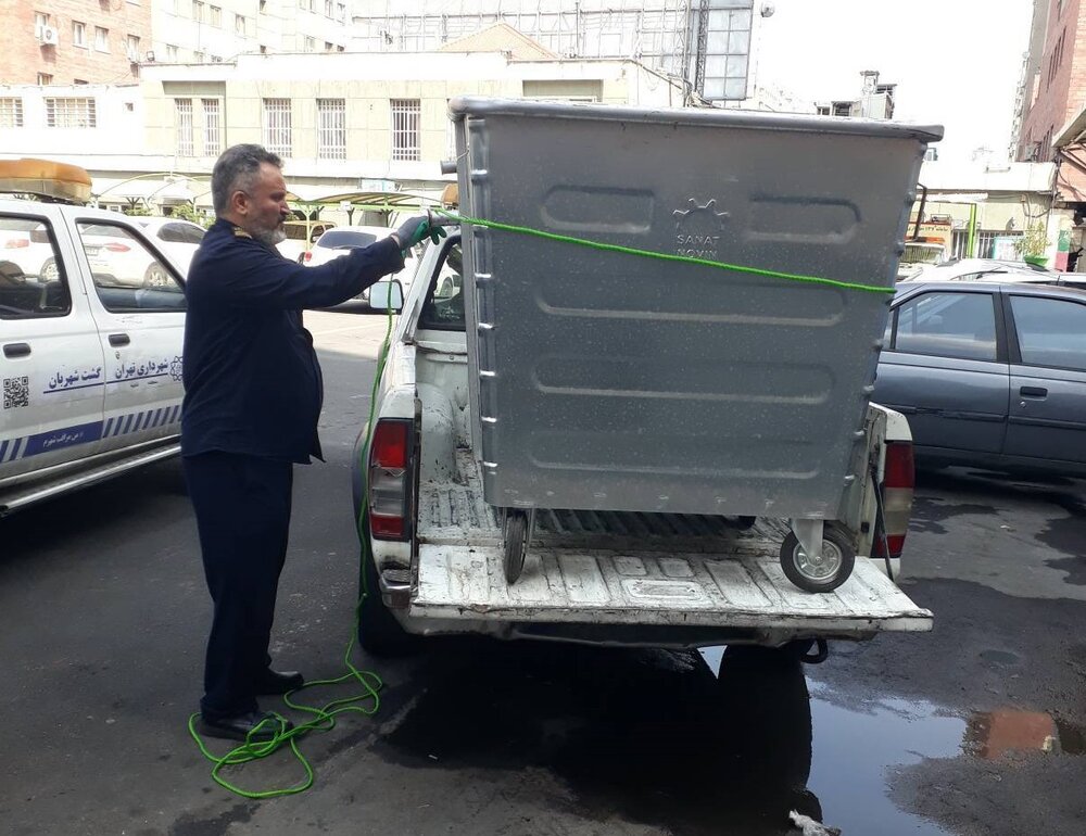 ارتقای سیمای شهری با بازسازی تخصصی مخازن مکانیزه پسماند در منطقه ۱۰