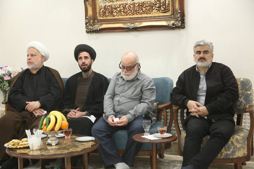 دیدار شهردار منطقه ۱۰ با خانواده‌های معظم شهدای «جنگ رمضان»