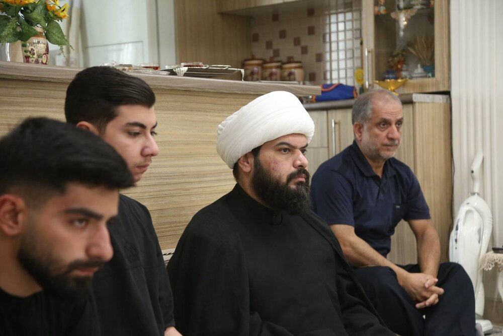 دیدار شهردار منطقه ۱۰ با خانواده‌های معظم شهدای «جنگ رمضان»