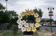 نصب المان حجمی گل در مقابل ایستگاه مترو زمزم منطقه ۱۷
