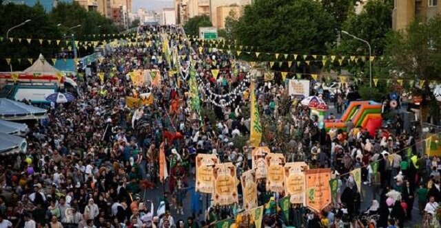 حضور پرشور مردم از میدان امام حسین(ع) تا آزادی