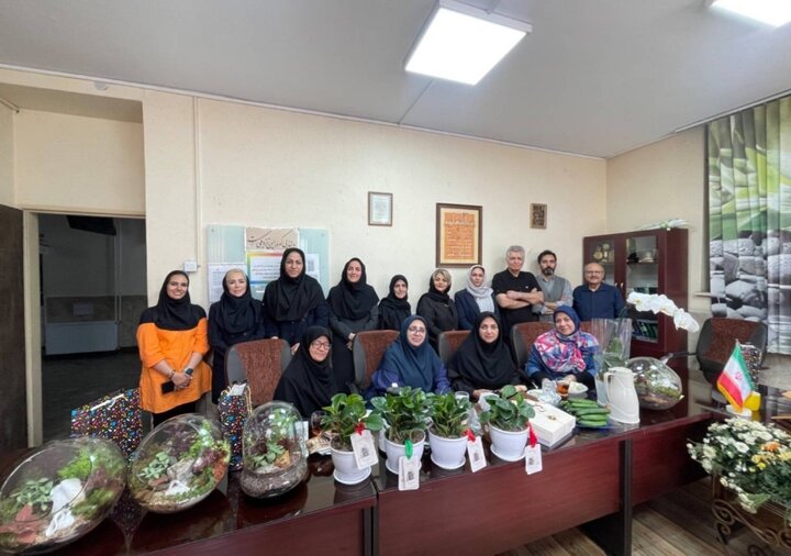 تکریم معلمان و گرامیداشت شهدای مدرسه شجره طیبه میناب در مدرسه فرهنگ