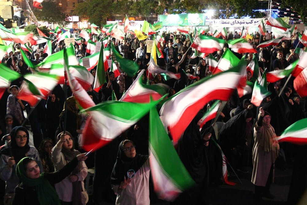 ملت ایران با هدایت رهبری پرچمدار مبارزه با استکبار است