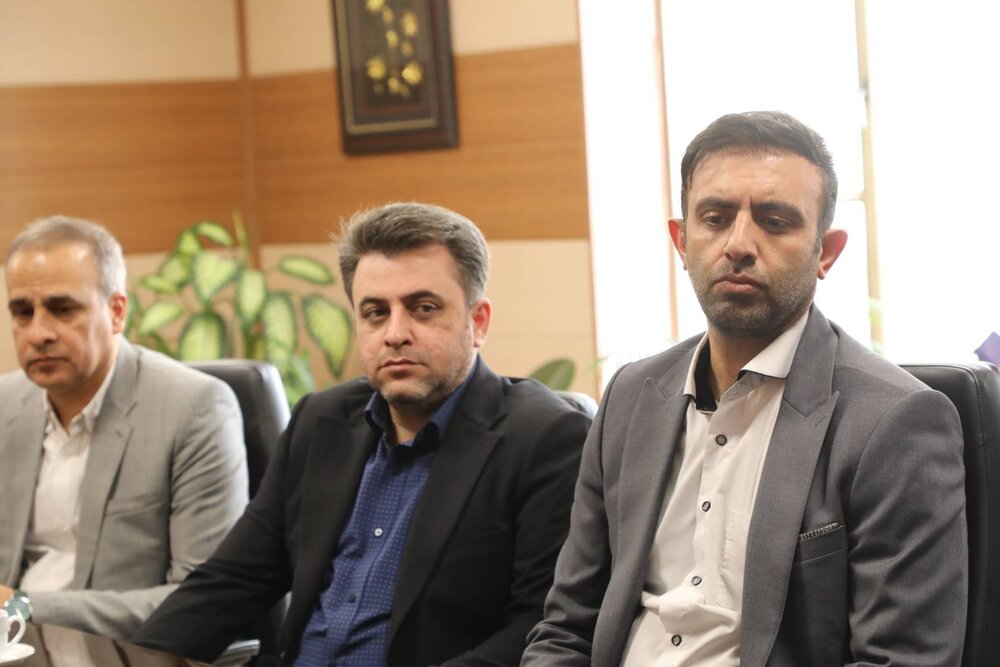 قدردانی فرهنگیان از شهردار تهران برای بازسازی مدارس آسیب‌دیده جنگ تحمیلی سوم