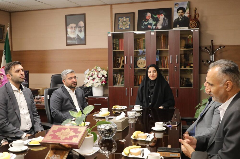 قدردانی فرهنگیان از شهردار تهران برای بازسازی مدارس آسیب‌دیده جنگ تحمیلی سوم