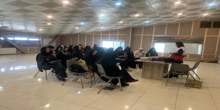 آموزش امداد و نجات در شرایط اضطراری به شهروندان در سوله بحران بوستان طالقانی