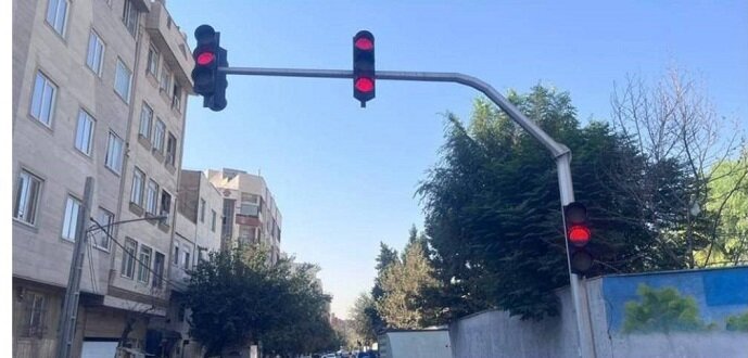 ارتقای ایمنی تقاطعات و نظم ترافیکی منطقه ۱۶ با احداث و بهسازی چراغ‌های چشمک‌زن