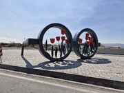 تزیین منظر شهری منطقه یک تهران با المان‌های مفهومی «تهران دوست‌داشتنی» و «قاب نگاه سرخ»
