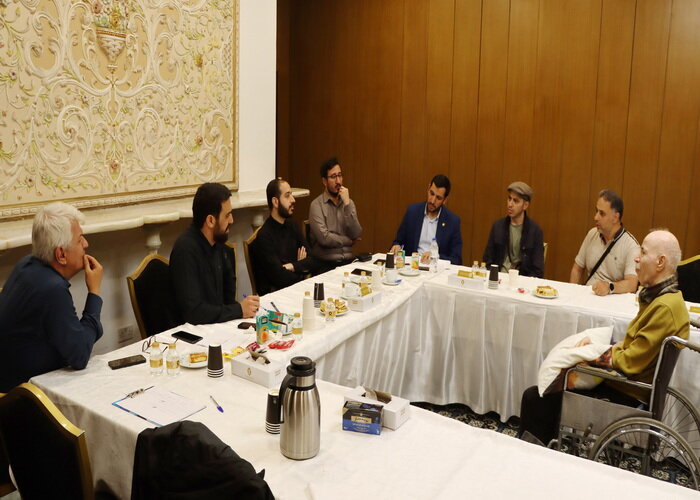 پیگیری میدانی مشکلات آسیب‌دیدگان جنگ رمضان در دیدار شهردار منطقه ۱۱ با شهروندان