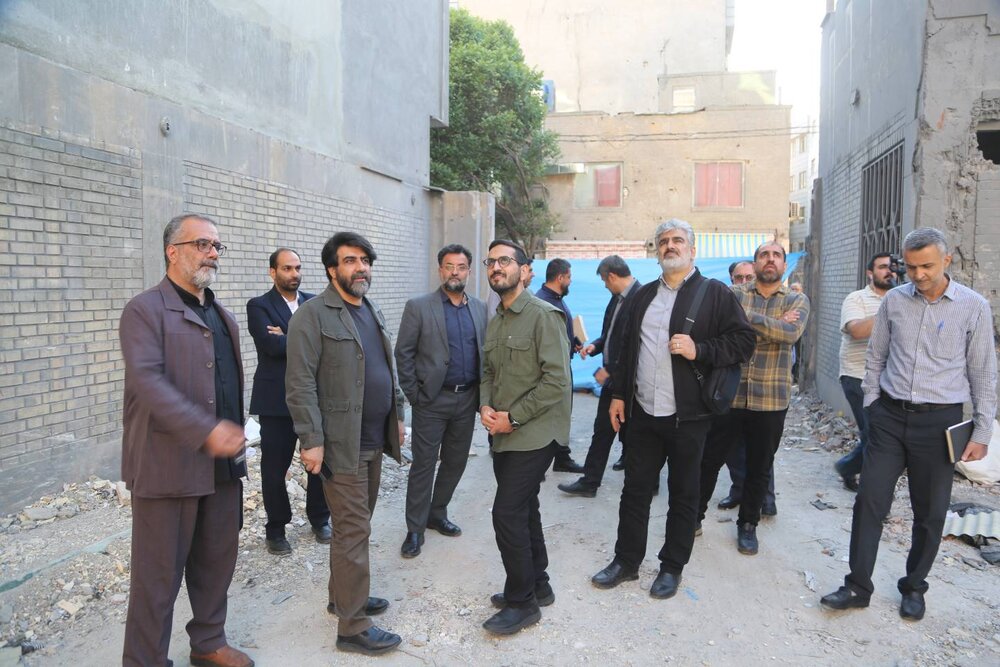پایش میدانی روند بازسازی آسیب‌های «جنگ رمضان» در منطقه ۱۰ با حضور سخنگوی شهردار تهران