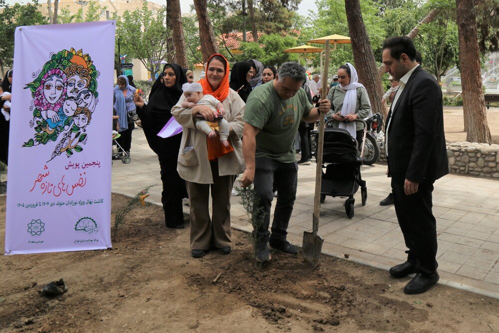 کاشت نهال به نام نوزادان با یاد شهدای دانش‌آموز مینابی