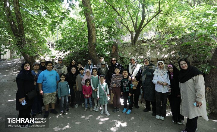 بازدید خانواده‌های آسیب دیده جنگ رمضان از محله کن