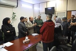 توزیع کارت‌های رفاهی و بن‌ شهروند میان خانواده‌های آسیب‌دیده از جنگ در منطقه ۱۶