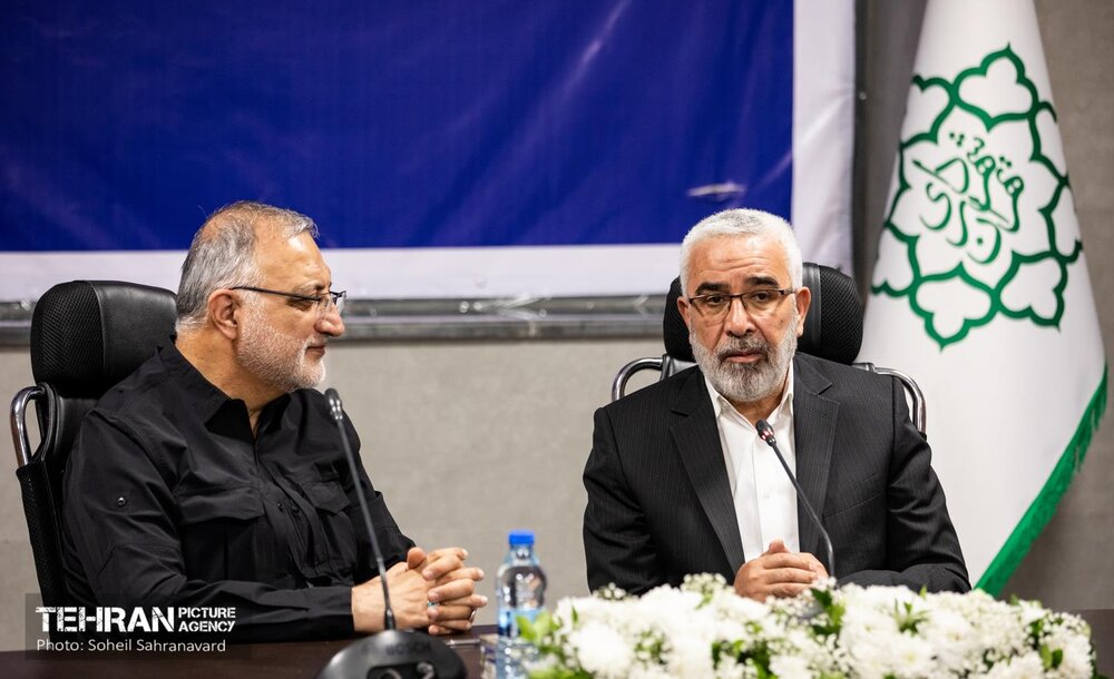 دیدار شهردار تهران با تولیت آستان علوی