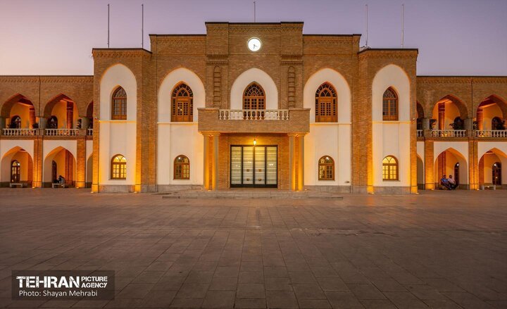 چراغ «خانه شهر» روشن است