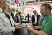 آغاز اهدای نشان قهرمان محله به ۲۷۰ کسبه در محلات منطقه یک