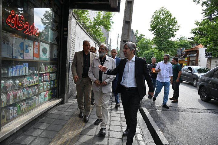 آغاز اهدای نشان قهرمان محله به ۲۷۰ کسبه در محلات منطقه یک